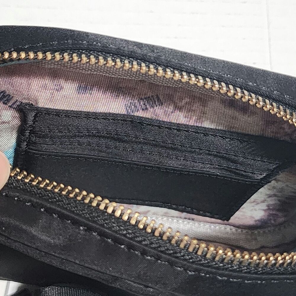NWT $50 Violet Ray New York Black Sling Crossbody Pouch Bag Convertible Style - Picture 8 of 10
